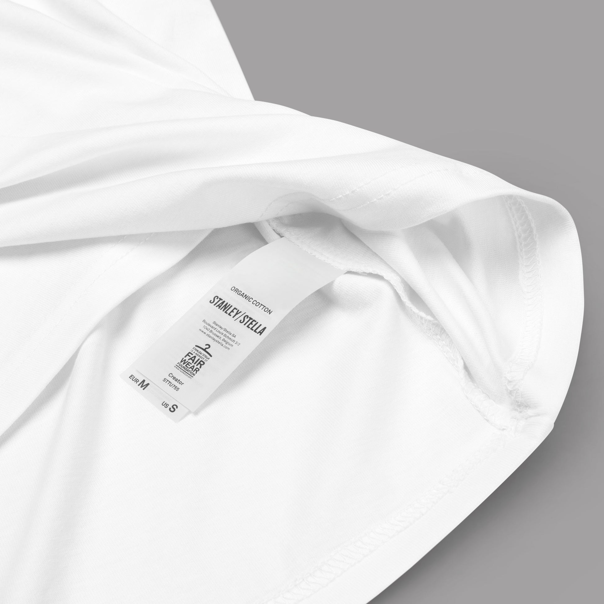 closeup of organic cotton label on a Apex Unisex organic cotton t-shirt