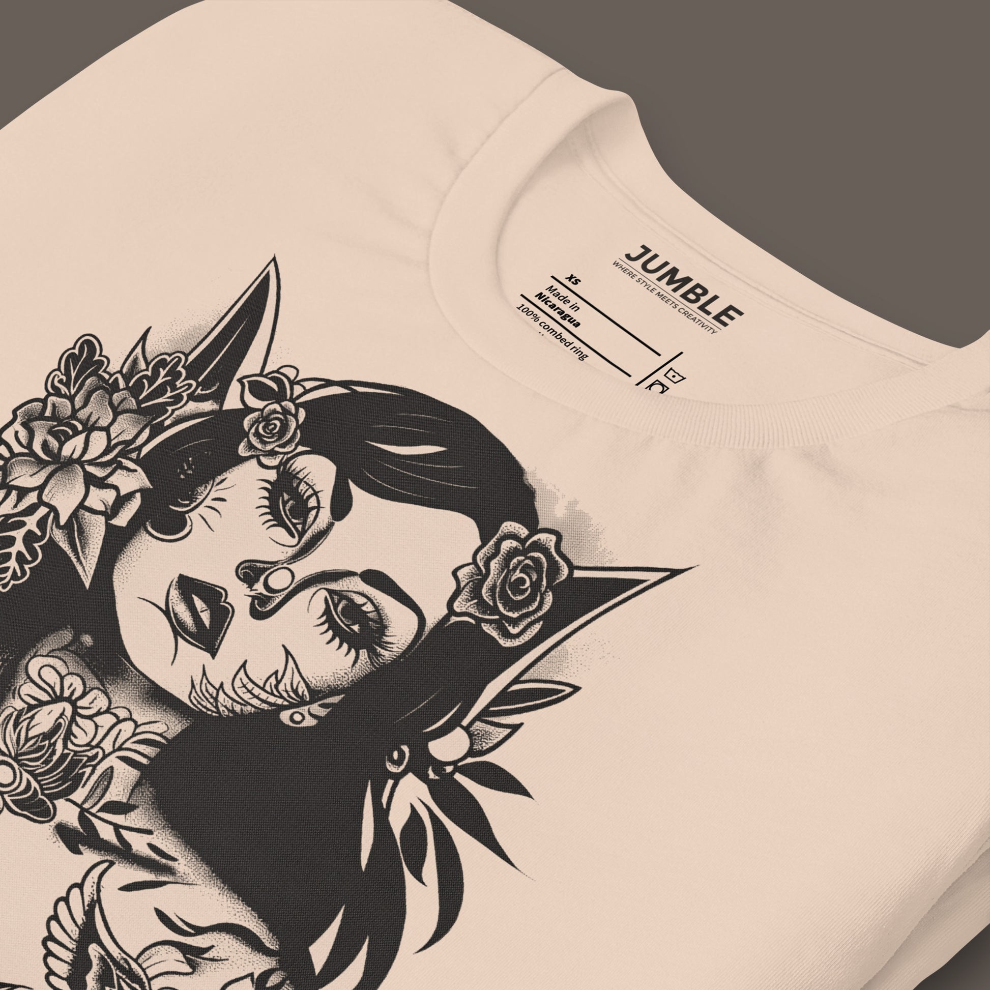 closeup soft cream La Dama del Jardín Unisex t-shirt 