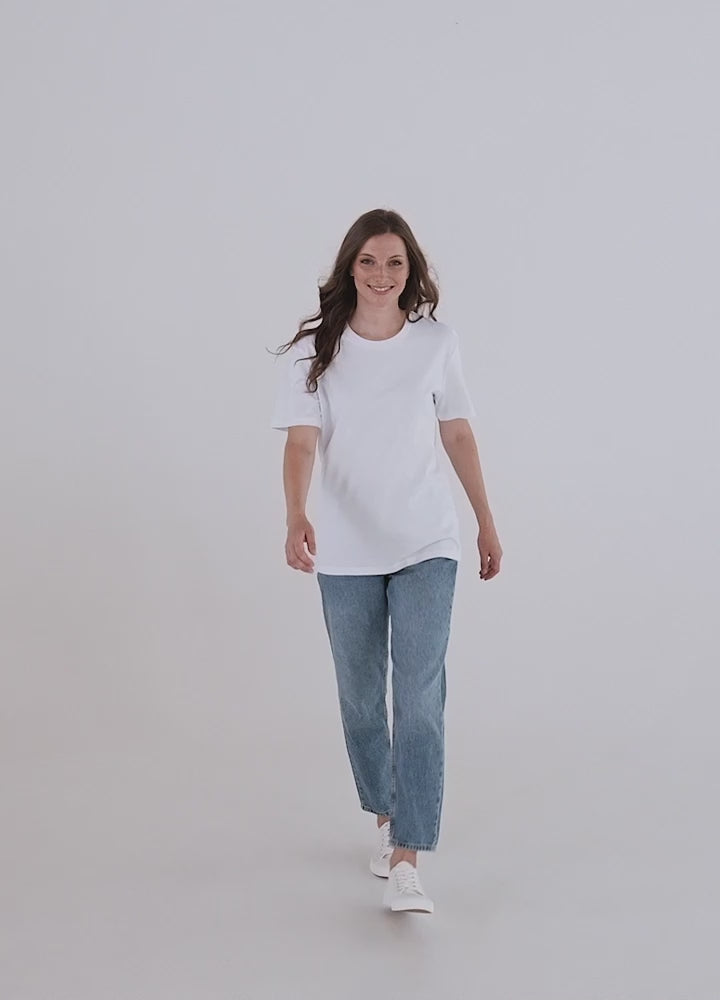 Charger la vidéo : Vidéo promotionnelle du T-shirt unisexe en coton biologique The Jumble x Stanley/Stella STTU755